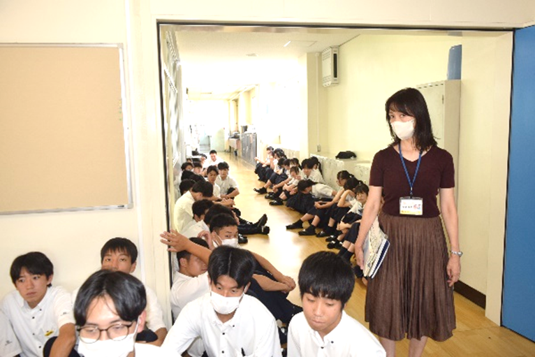 地震、津波を想定した避難訓練