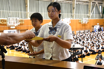 2学期始めの表彰式・報告会・壮行式