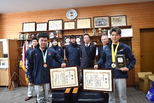 技能五輪全国大会好成績の卒業生が母校へ報告！
