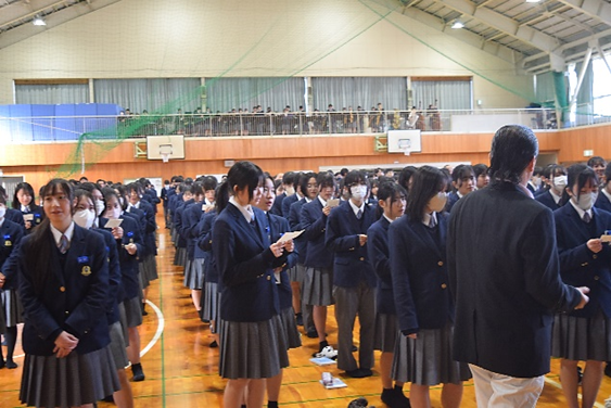 １・２年生、卒業式に向けた歌唱練習！