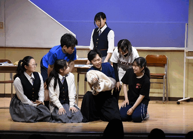 実験劇場で演劇部が上演