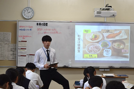 教育実習生がICTを活用した研究授業！