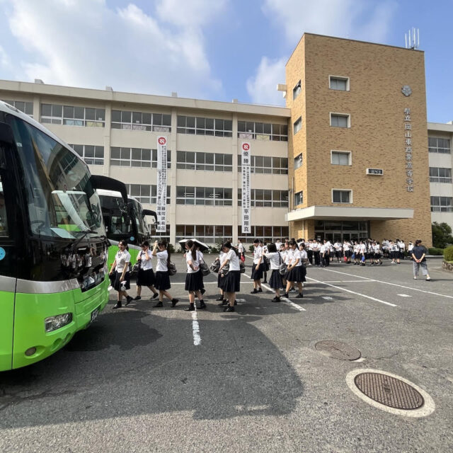 2年生企業見学会(出発)！
