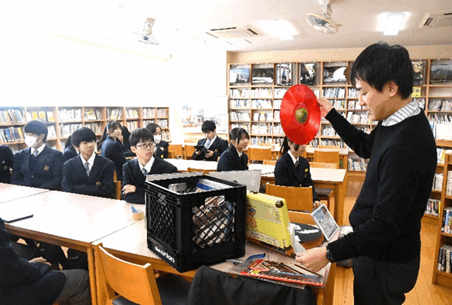 図書館教養講座(若狭先生ビートルズを語る)!