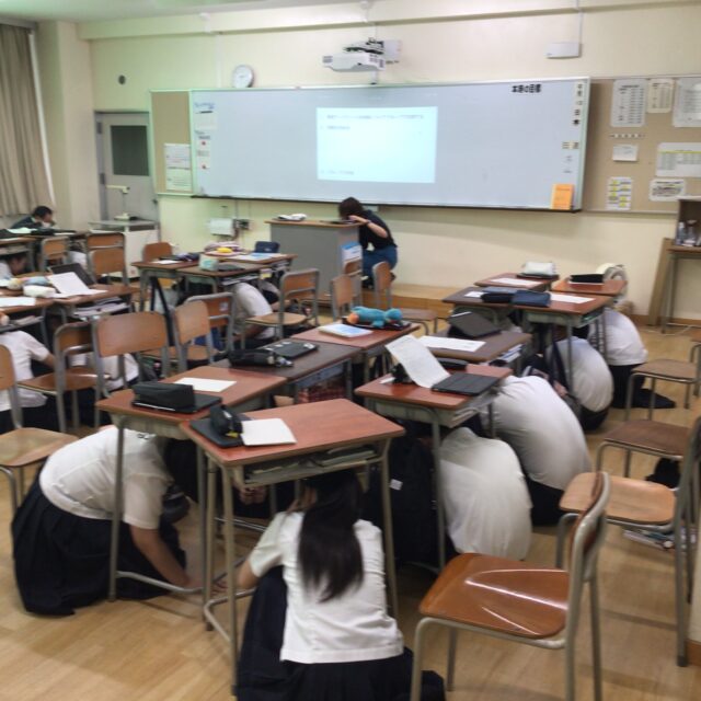 【防災教育】地震・津波を想定した垂直避難訓練を実施しました